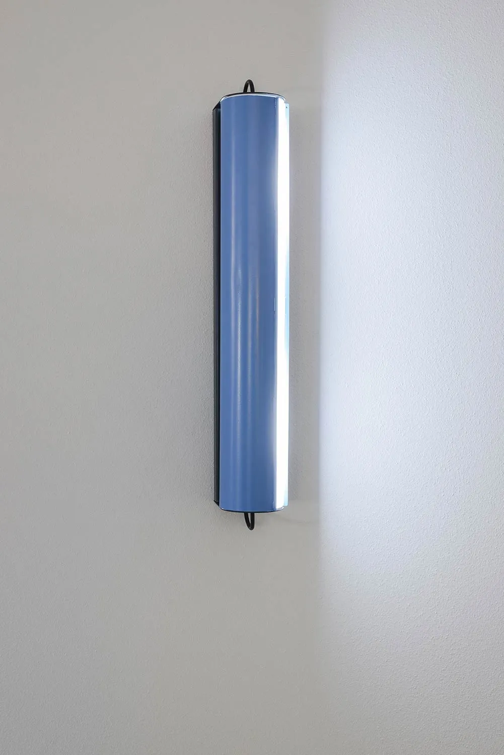 APPLIQUE CYLINDRIQUE LONGUE Wall Lamp