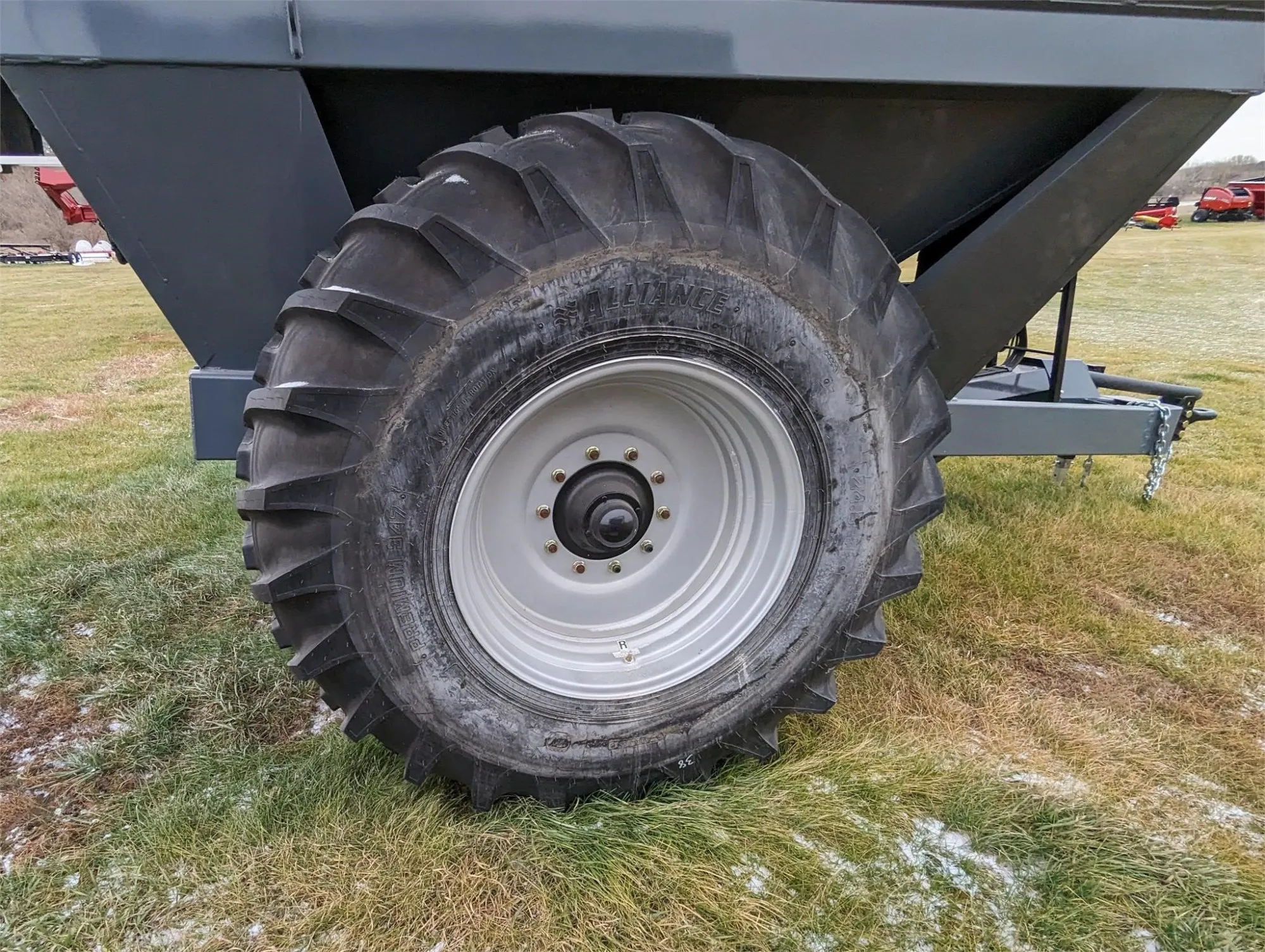 Demco Single Auger Grain Cart | Model 650 | Total Weight 7,560 lbs | Horsepower 150  HP | Hub Size 10 Bolt | For Tractors