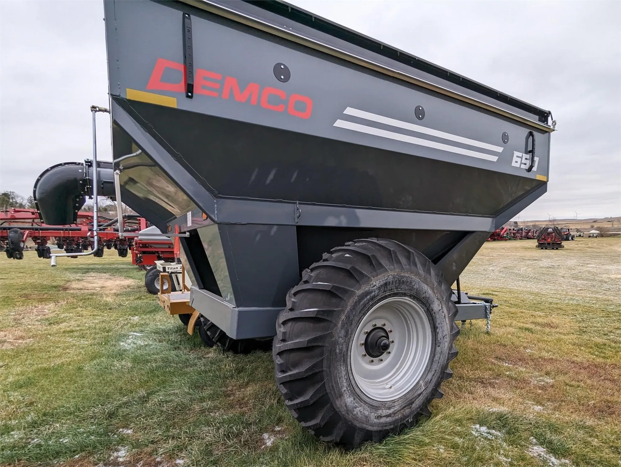Demco Single Auger Grain Cart | Model 650 | Total Weight 7,560 lbs | Horsepower 150  HP | Hub Size 10 Bolt | For Tractors
