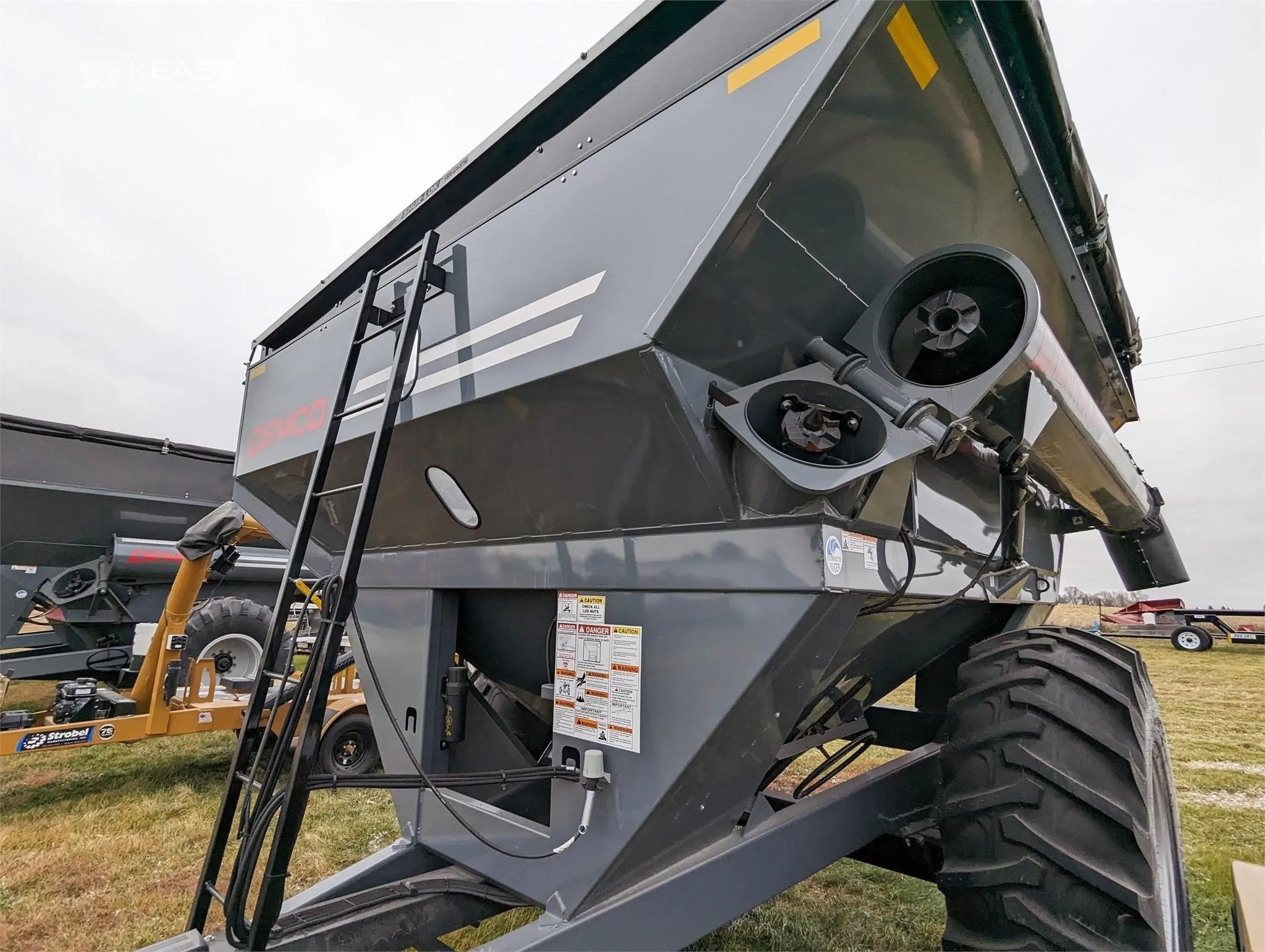 Demco Single Auger Grain Cart | Model 650 | Total Weight 7,560 lbs | Horsepower 150  HP | Hub Size 10 Bolt | For Tractors