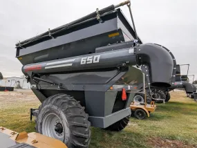 Demco Single Auger Grain Cart | Model 650 | Total Weight 7,560 lbs | Horsepower 150  HP | Hub Size 10 Bolt | For Tractors