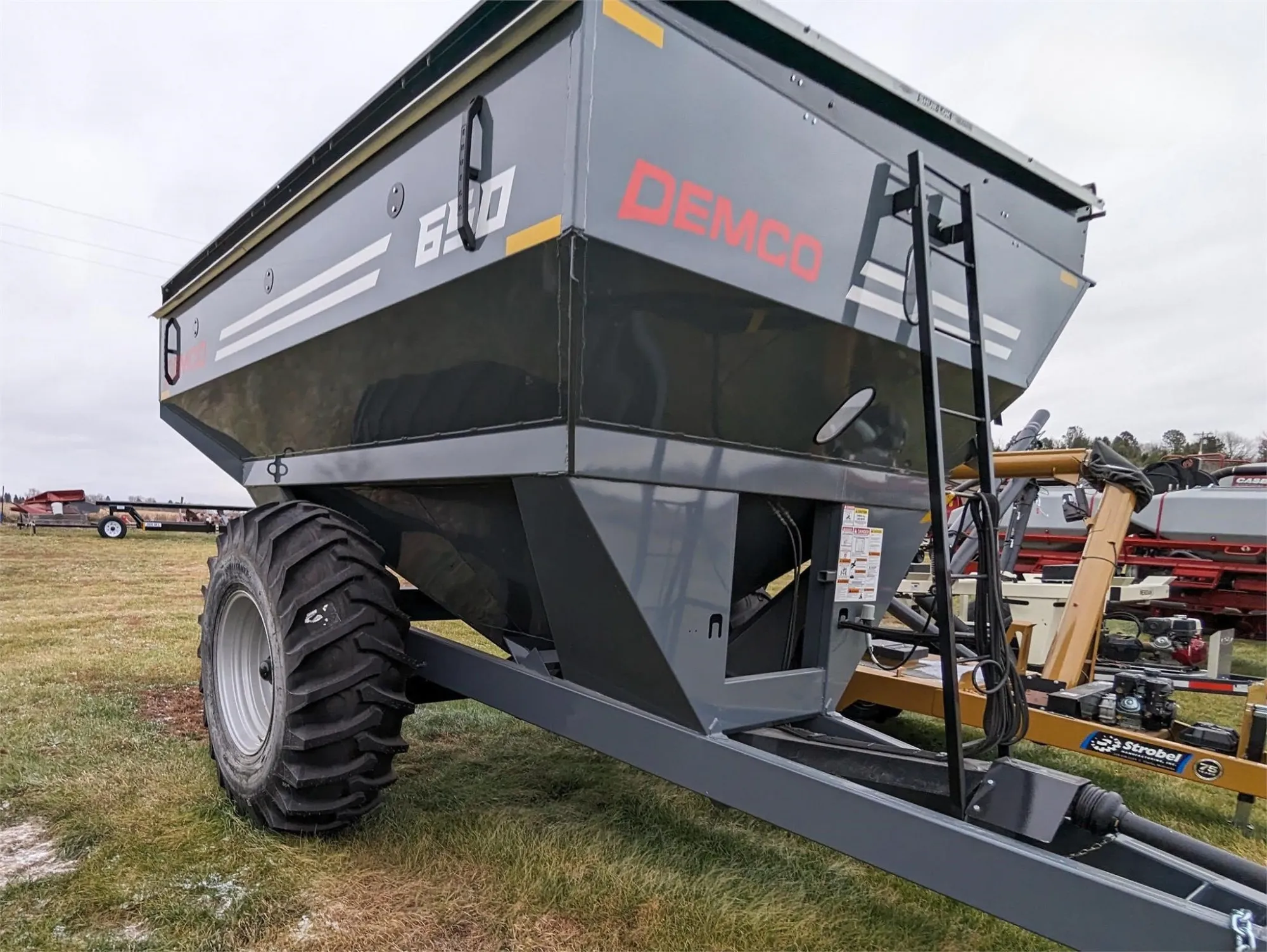 Demco Single Auger Grain Cart | Model 650 | Total Weight 7,560 lbs | Horsepower 150  HP | Hub Size 10 Bolt | For Tractors
