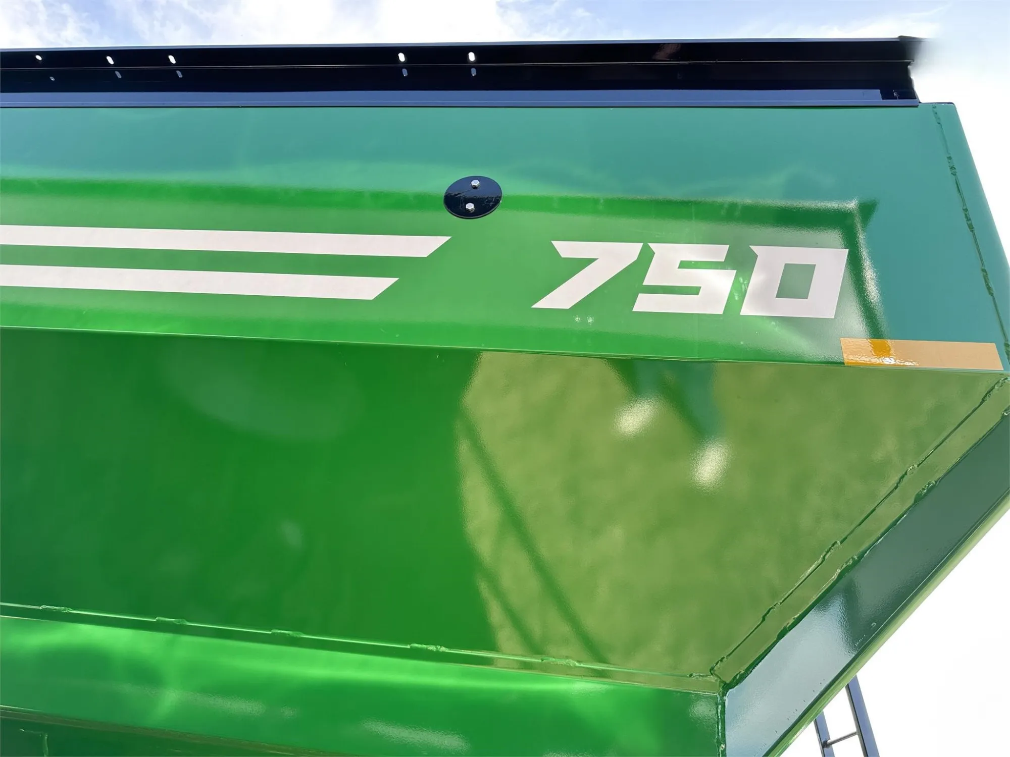 Demco Single Auger Grain Cart | Model 750 | Total Weight 8,220 lbs | Horsepower 150  HP | Hub Size 10 Bolt | For Tractors
