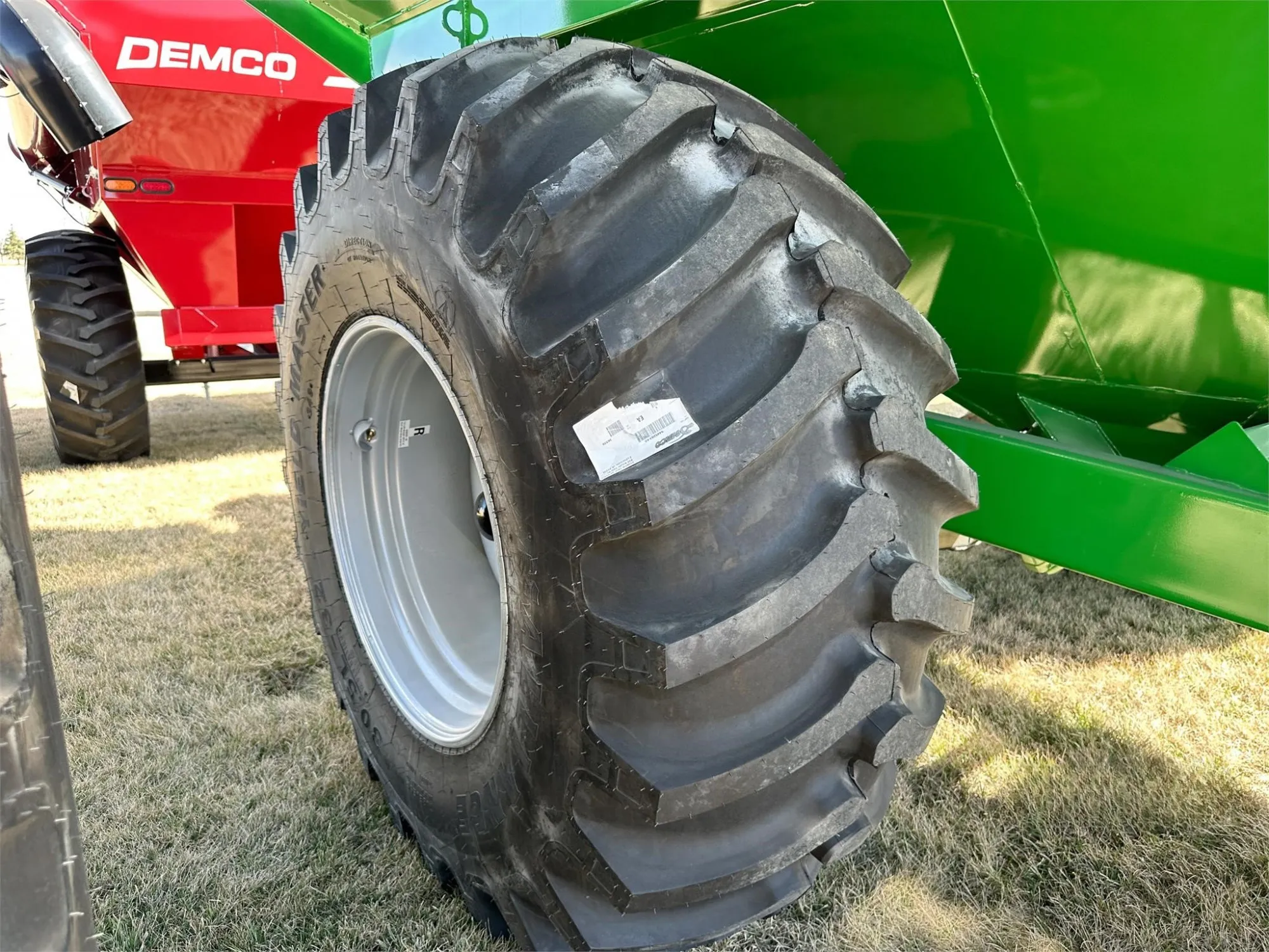 Demco Single Auger Grain Cart | Model 750 | Total Weight 8,220 lbs | Horsepower 150  HP | Hub Size 10 Bolt | For Tractors
