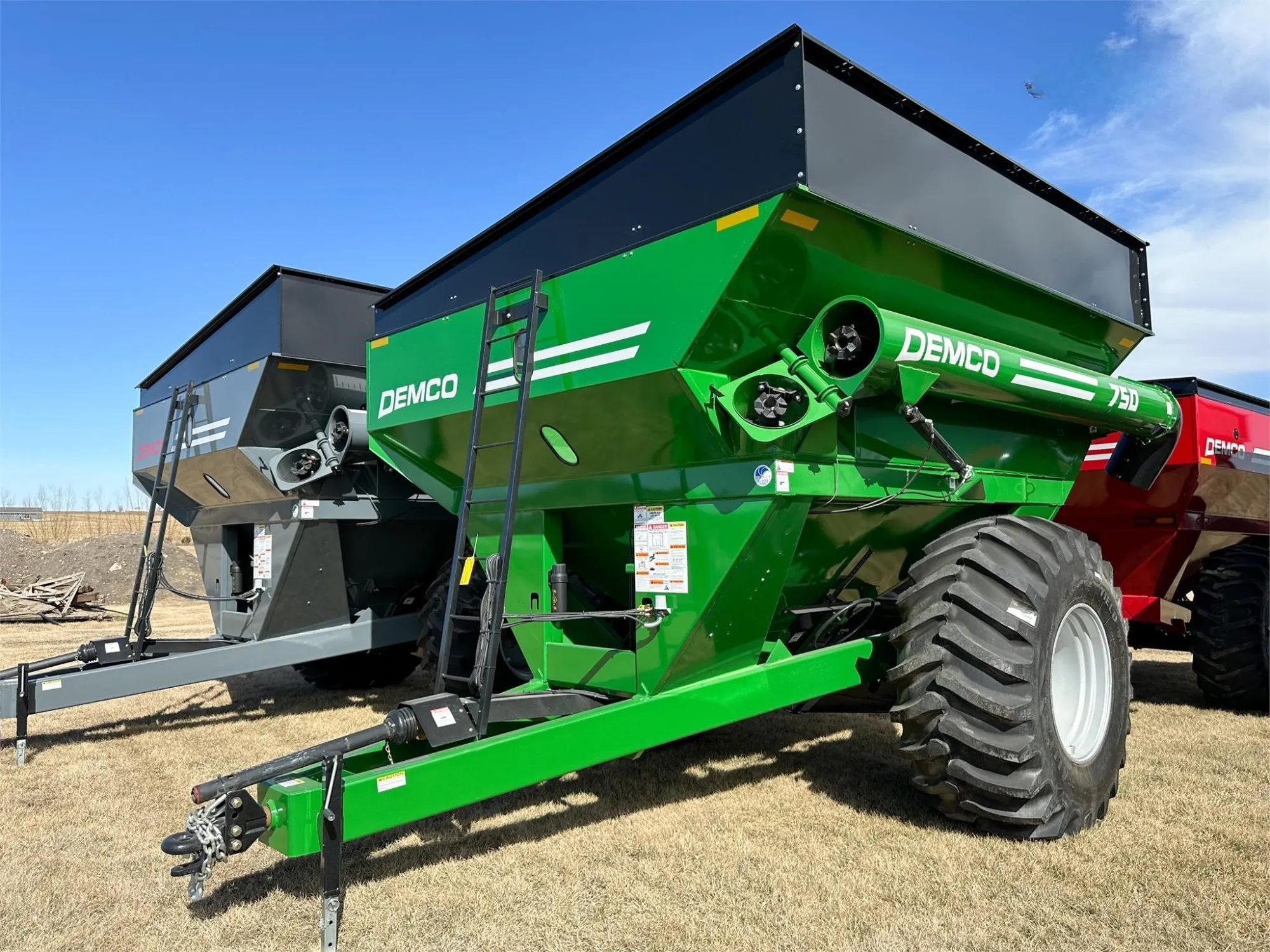 Demco Single Auger Grain Cart | Model 750 | Total Weight 8,220 lbs | Horsepower 150  HP | Hub Size 10 Bolt | For Tractors