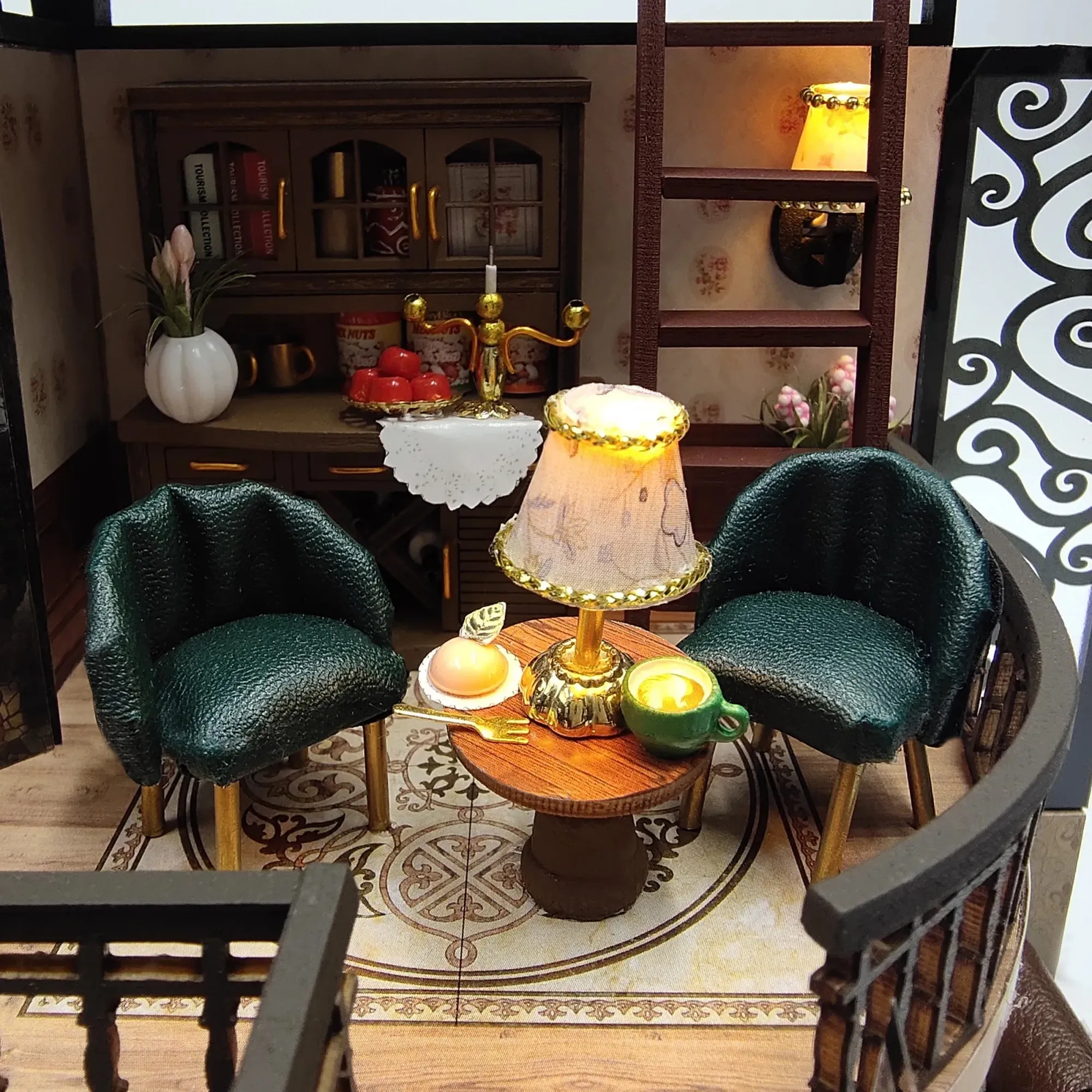 Miniature Wizardi Roombox Kit - House in English style Dollhouse Kit