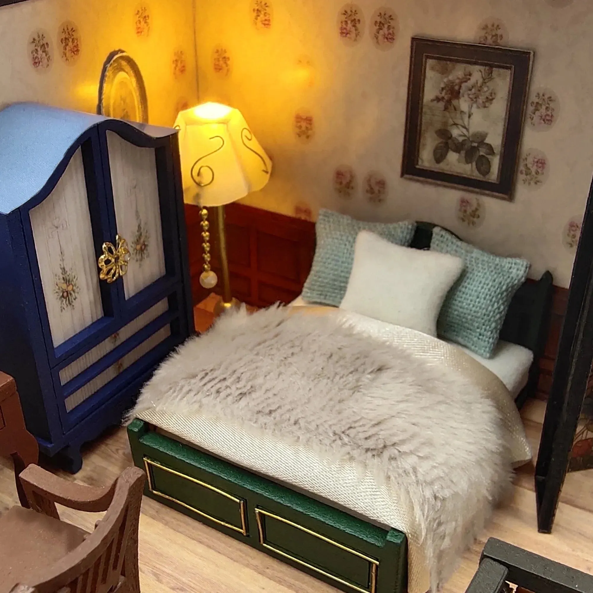Miniature Wizardi Roombox Kit - House in English style Dollhouse Kit