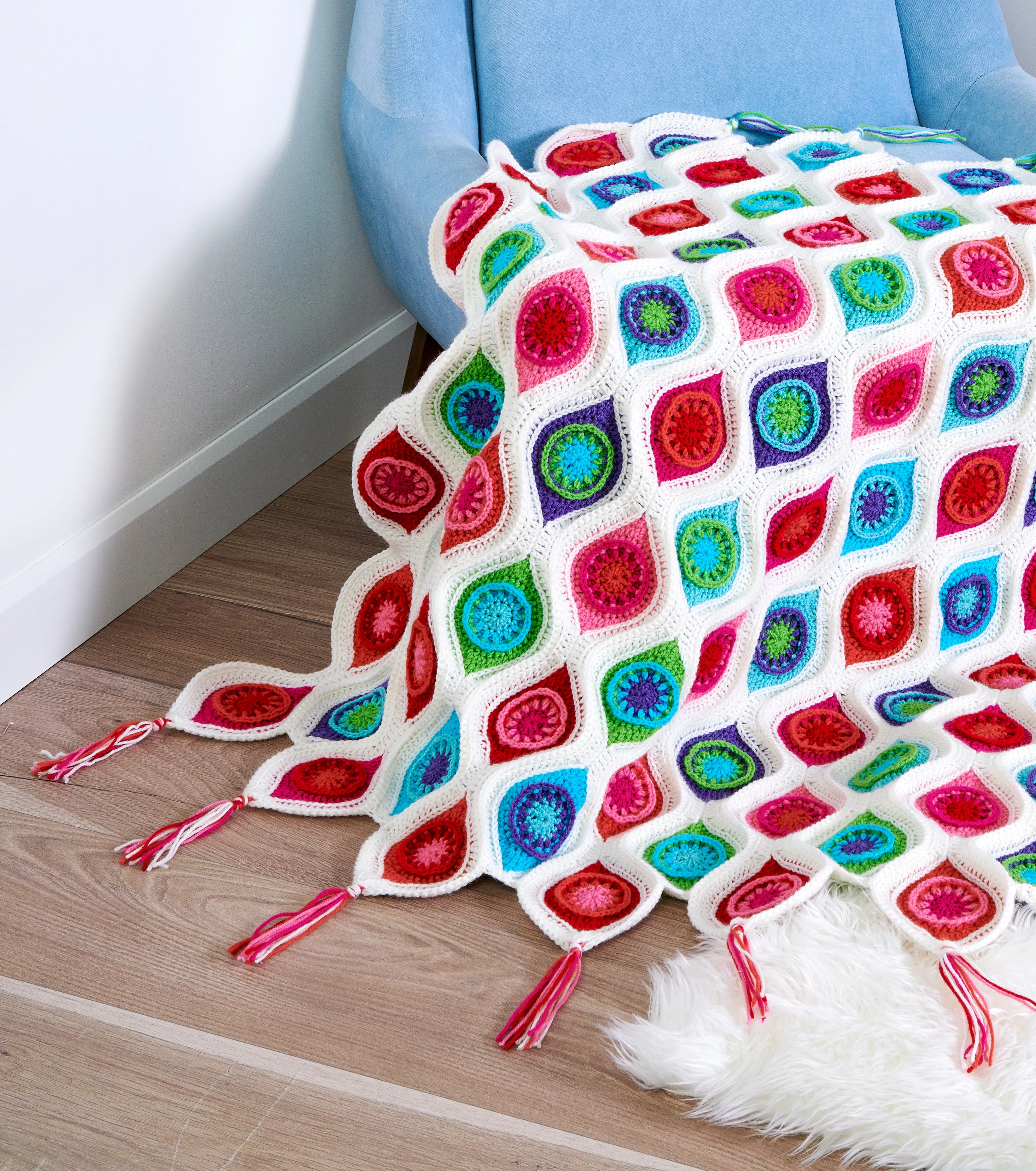 Red Heart Crochet Retro Ornament Throw