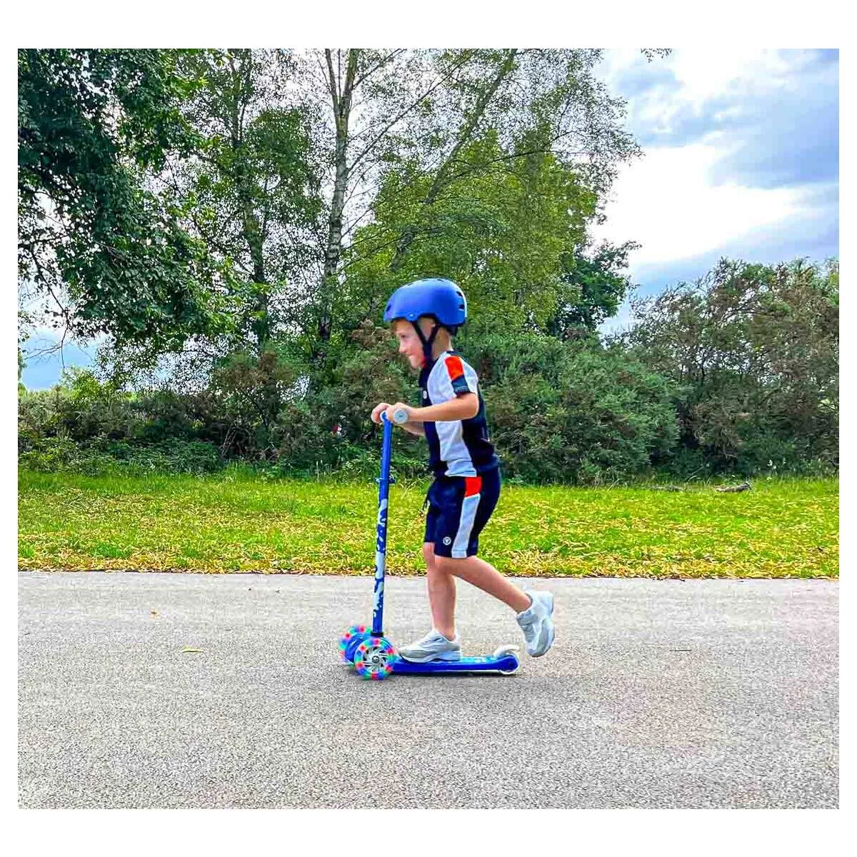 Squish Mini Flex LED Tilt n' Turn Scooter Blue