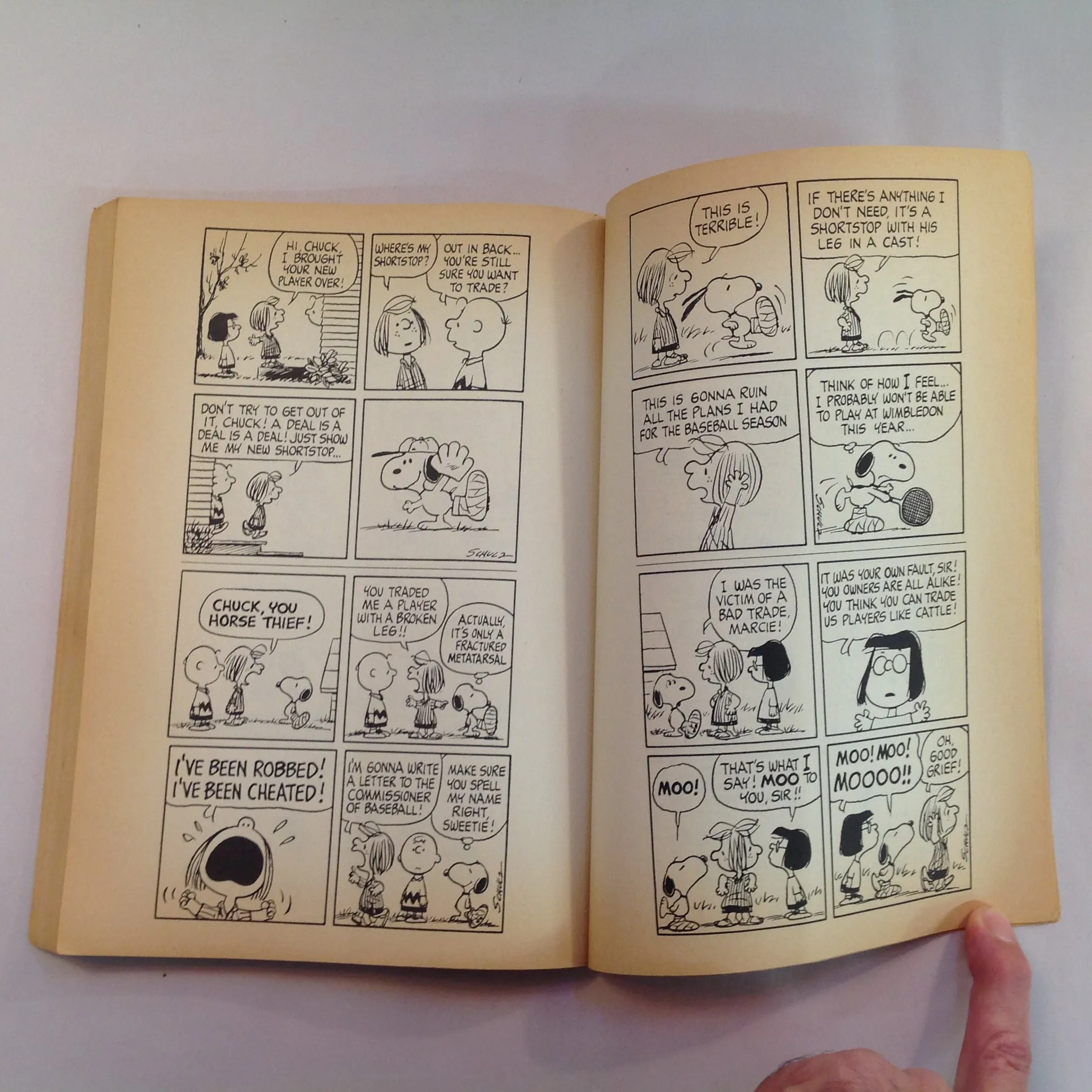 Vintage 1976 Trade Paperback Peanuts Parade: Don't Hassle Me With Your Sighs, Chuck Charles M. Schulz
