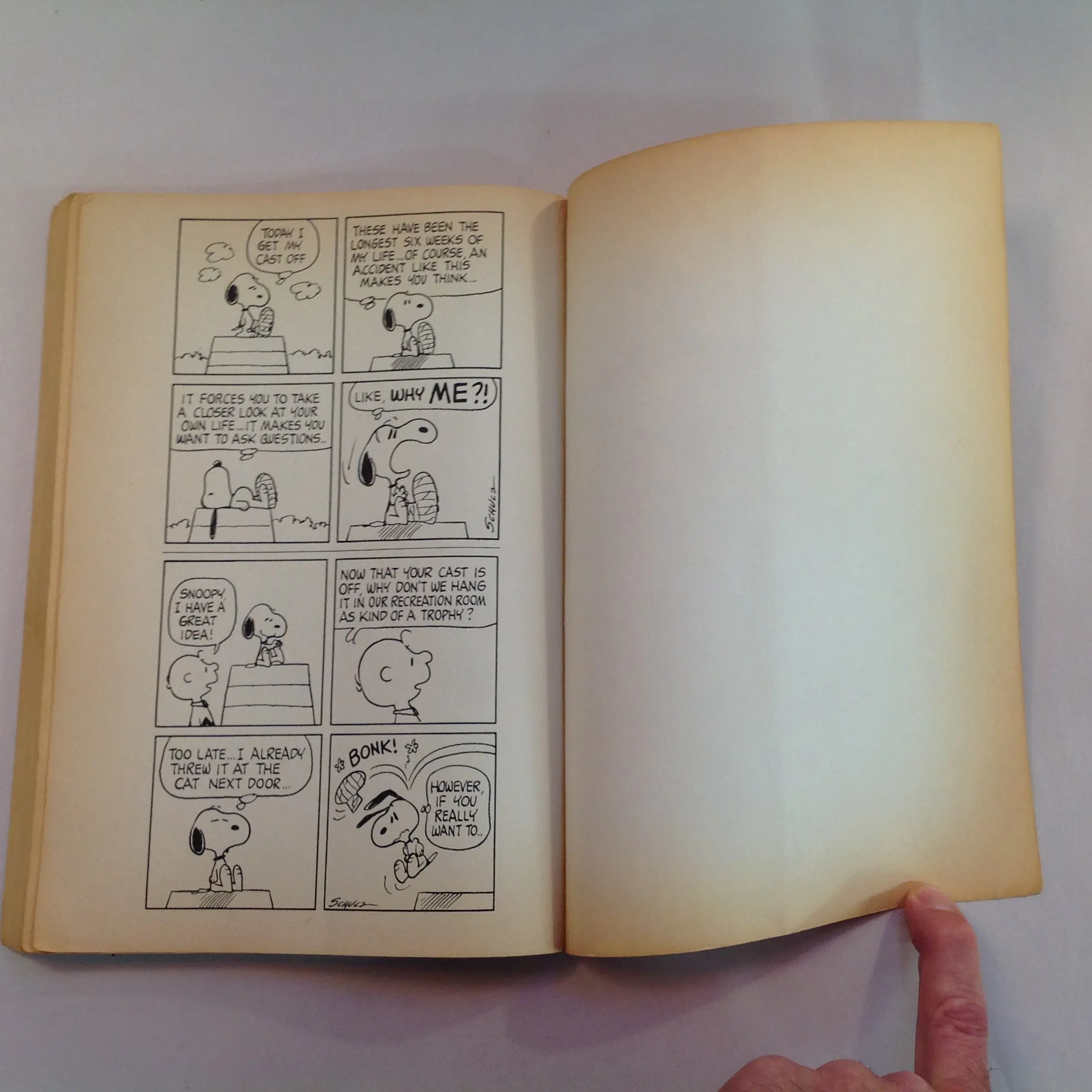 Vintage 1976 Trade Paperback Peanuts Parade: Don't Hassle Me With Your Sighs, Chuck Charles M. Schulz